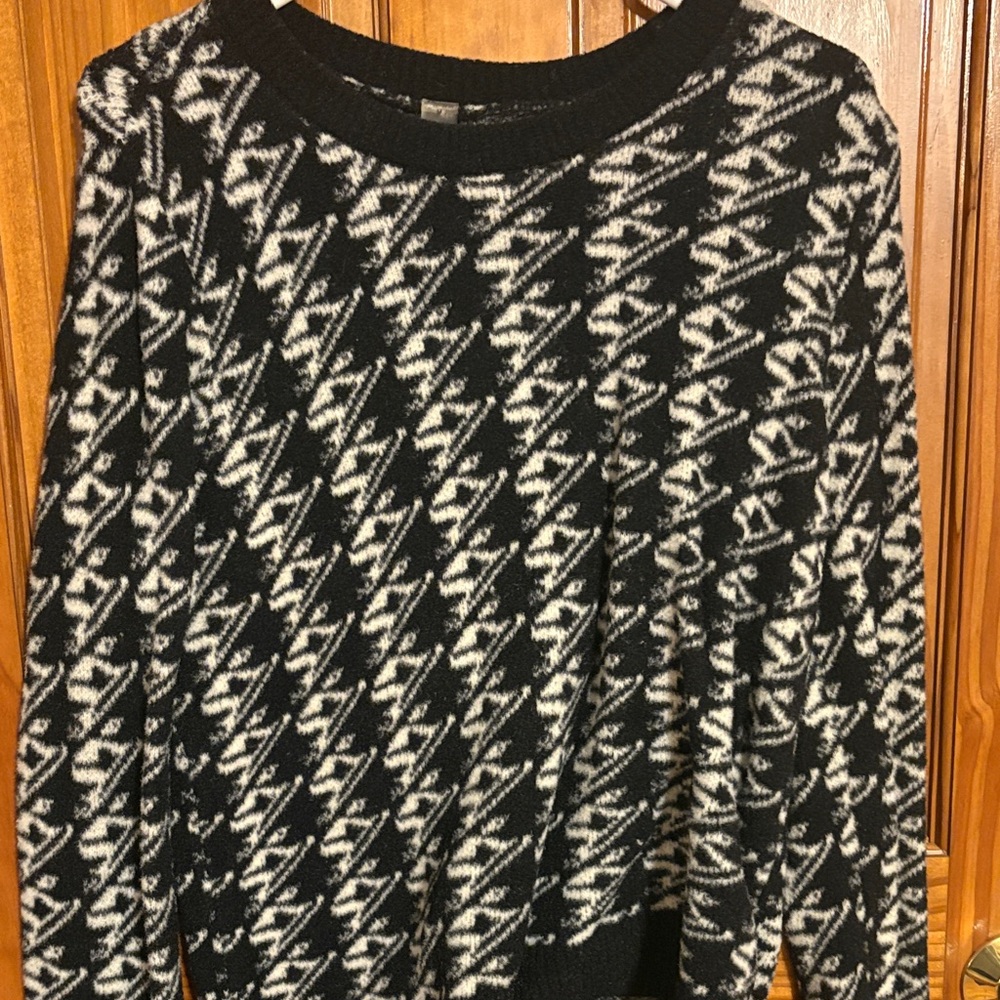 Lou & Grey Black and White Patterned Sweater